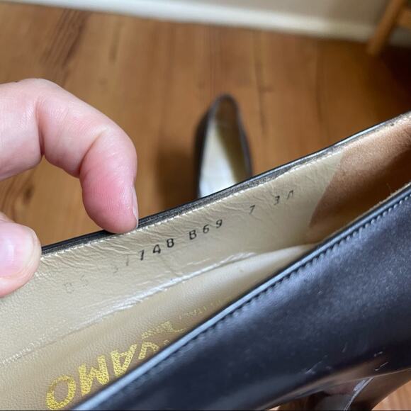 Salvatore Ferragamo vintage black leather heels SIZE 7 - Picture 7 of 8